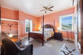 Historic Island Hotel